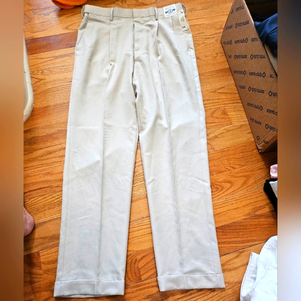 NWT Saddlebred Traveler Comfort Flex khakis with 3 way stretch, size 34x32